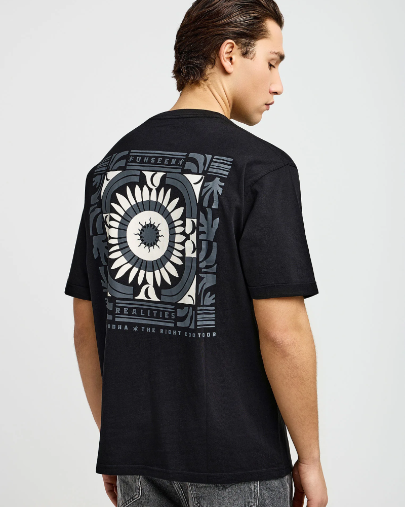 FUNKYBUDDHA T-SHIRT ME ΤΥΠΩΜΑ ΣΤΗΝ ΠΛΑΤΗ - BLACK